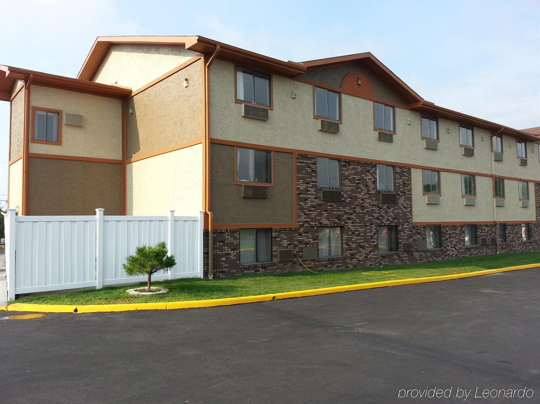 Hotel Super 8 By Wyndham Bedford Exterior foto