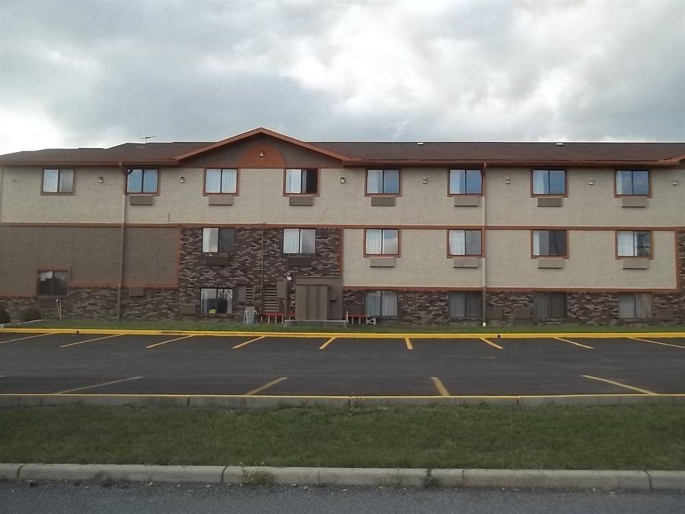 Hotel Super 8 By Wyndham Bedford Exterior foto