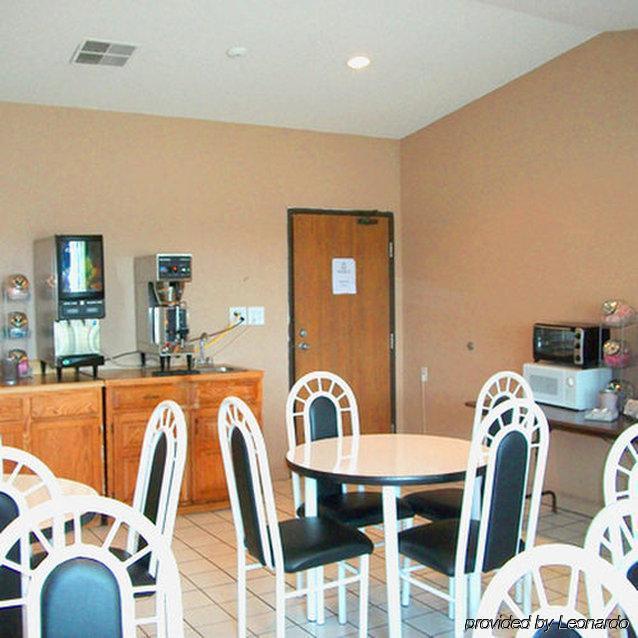 Hotel Super 8 By Wyndham Bedford Restaurante foto